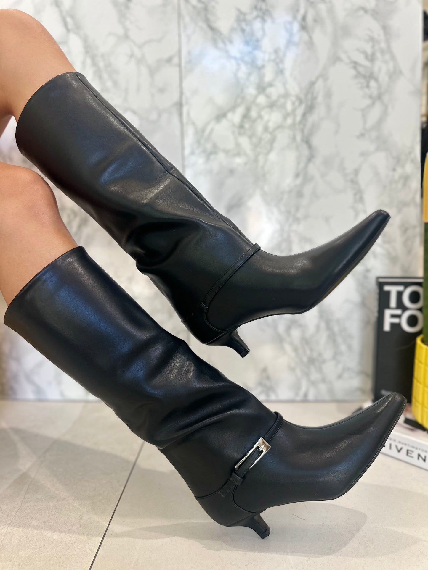 Stivali Con Fibbia Kitten Heel