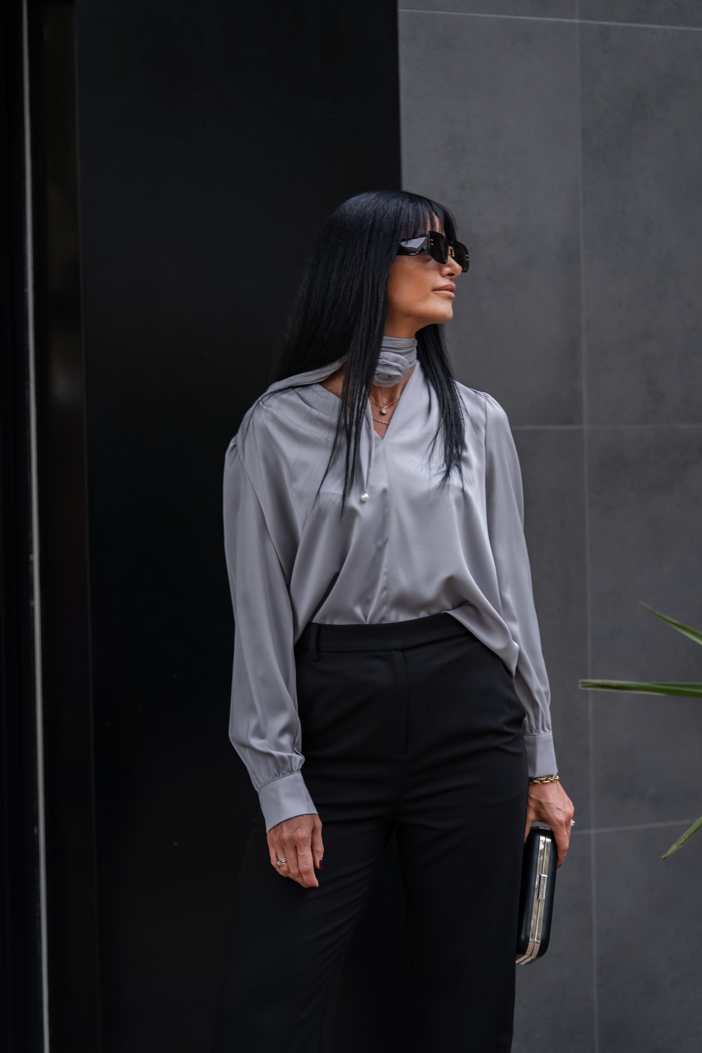 Camicia Blusa Satin con Rosa Applicata