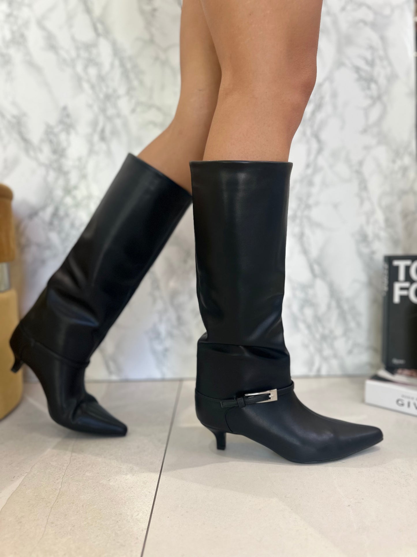 Stivali Con Fibbia Kitten Heel