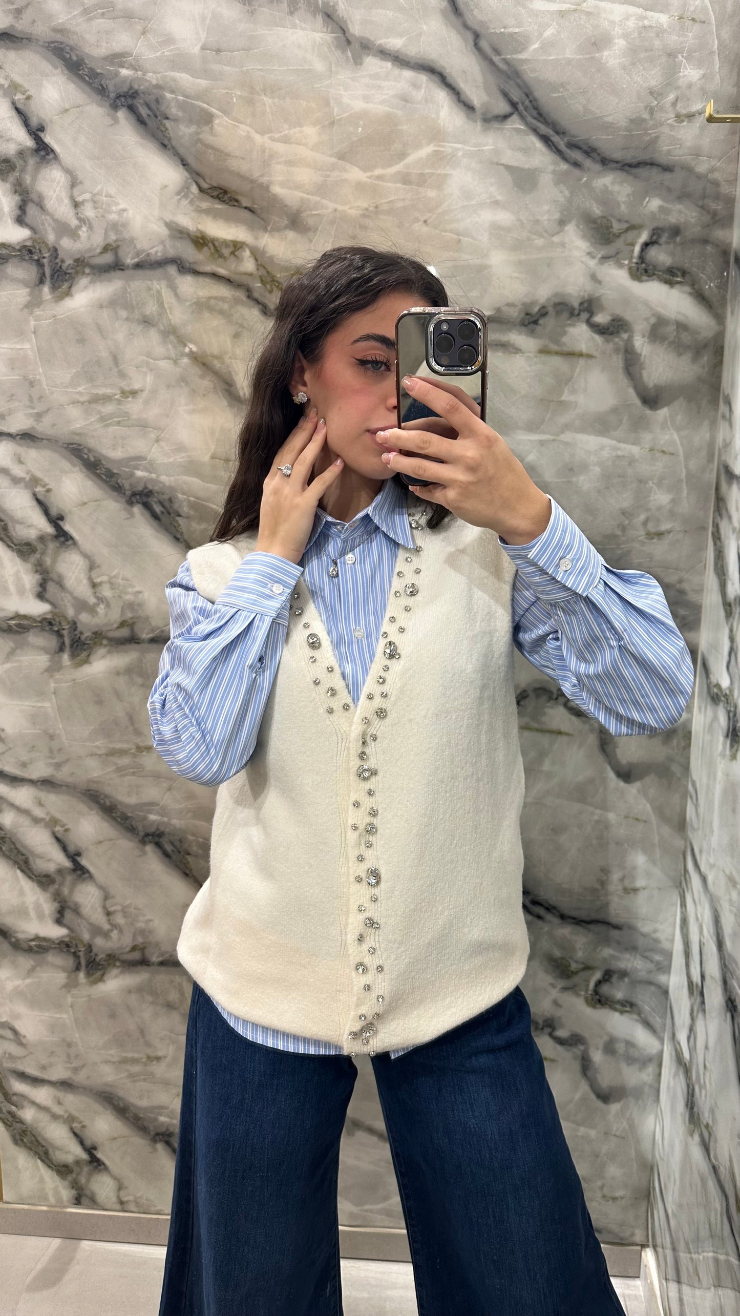 Maglione smanicato con castoni