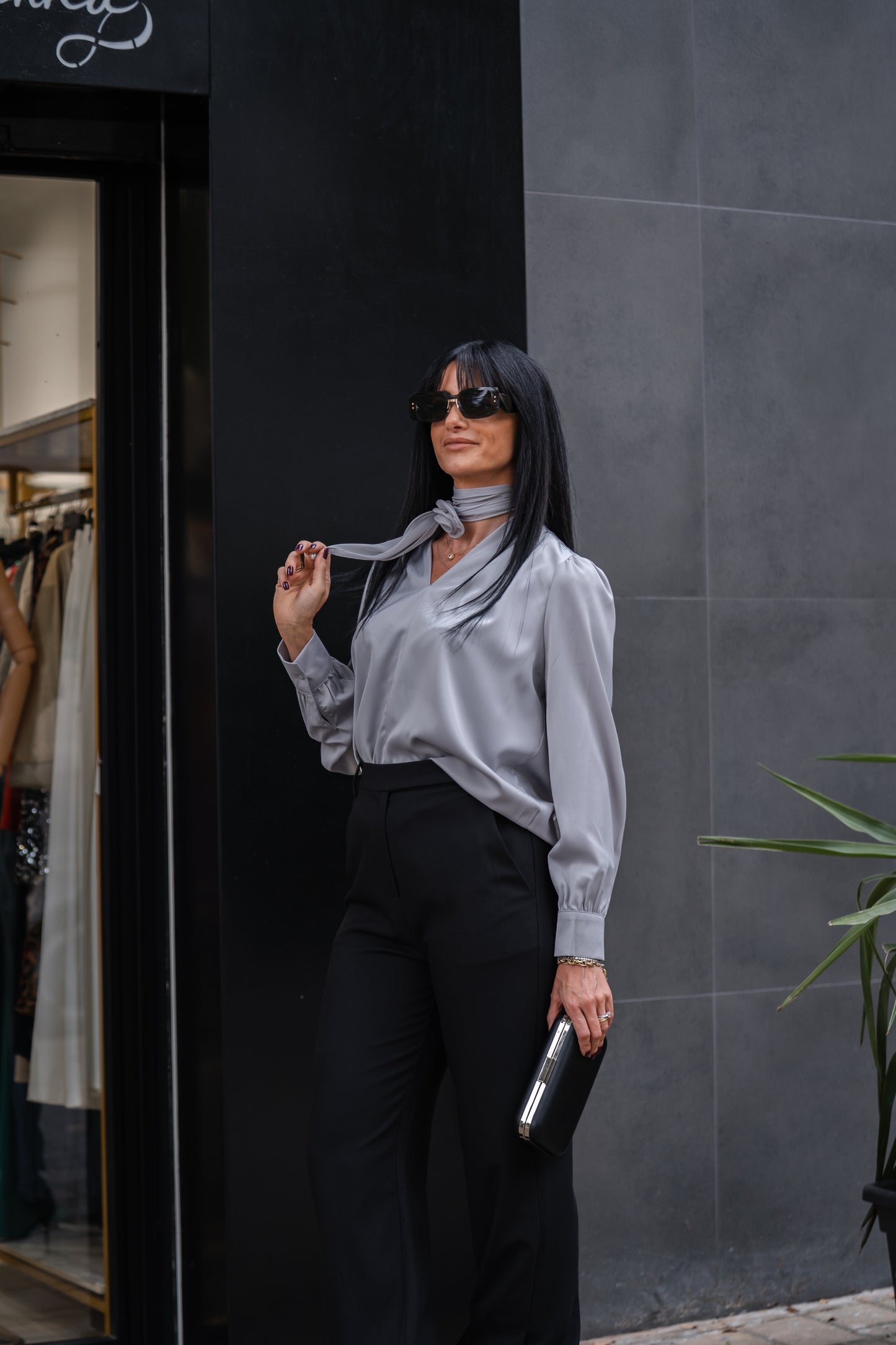 Camicia Blusa Satin con Rosa Applicata