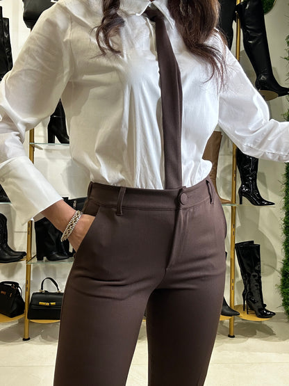 Pantalone modello sigaretta marrone