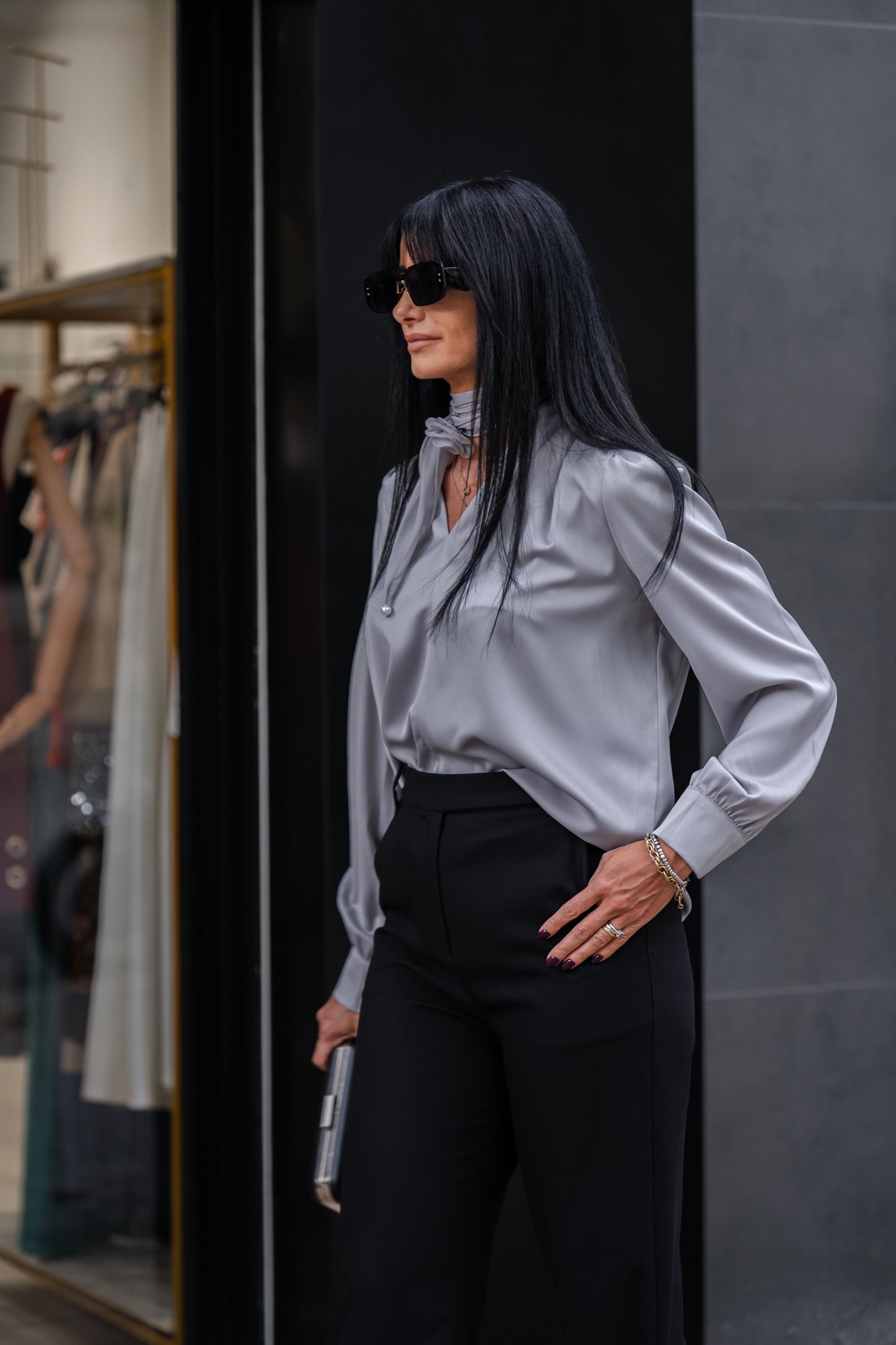 Camicia Blusa Satin con Rosa Applicata