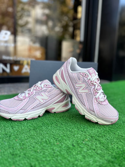 New Balance 740 Pink