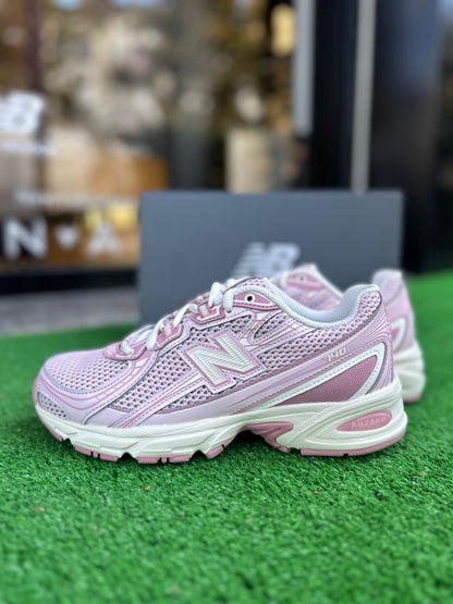 New Balance 740 Pink