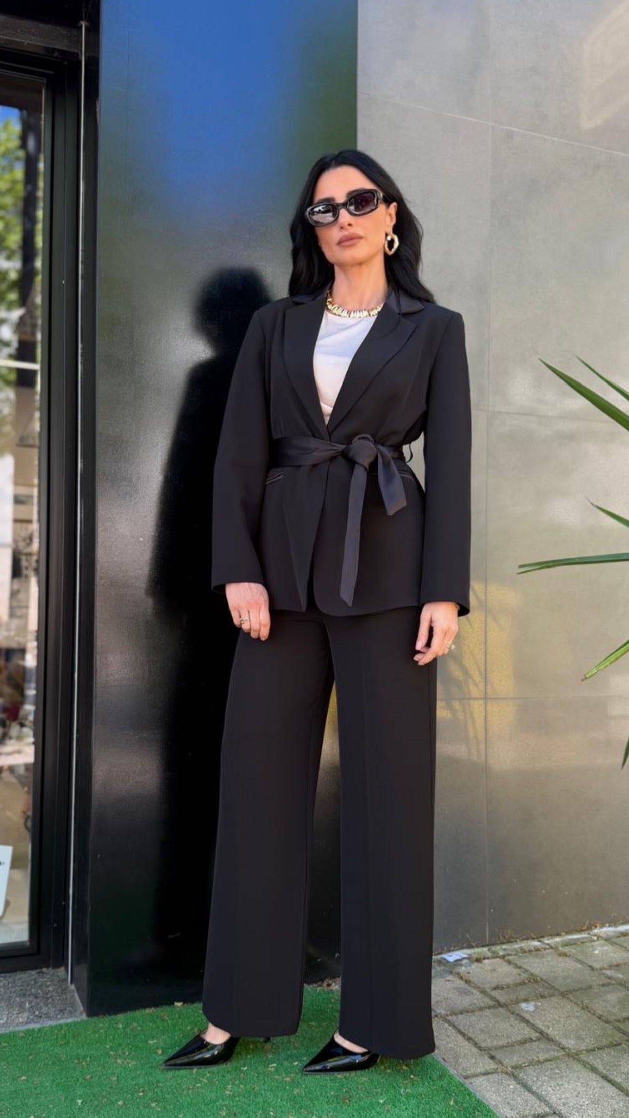 Tailleur Stefy con cinturone in raso