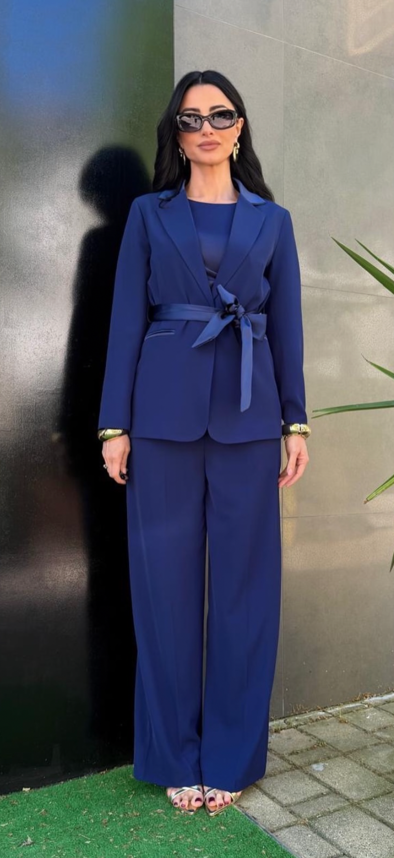Tailleur Stefy con cinturone in raso